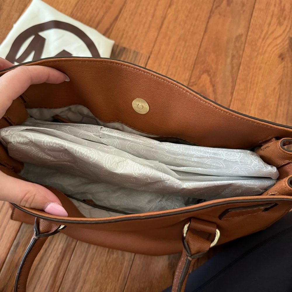Michael Michael Kors Hamilton Soft Leather Bag - Picture 10 of 15